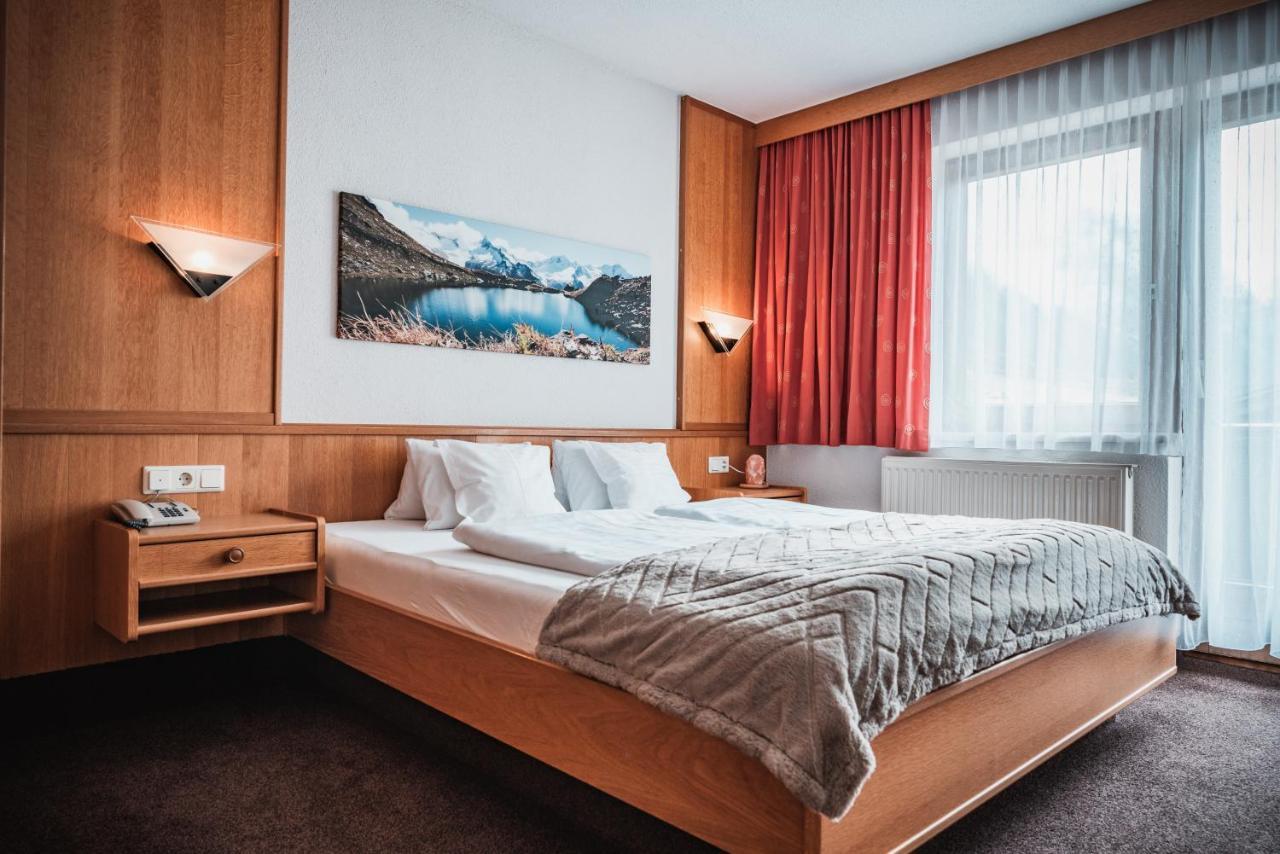 Hotel Garni Romantika Sankt Leonhard im Pitztal Exterior photo