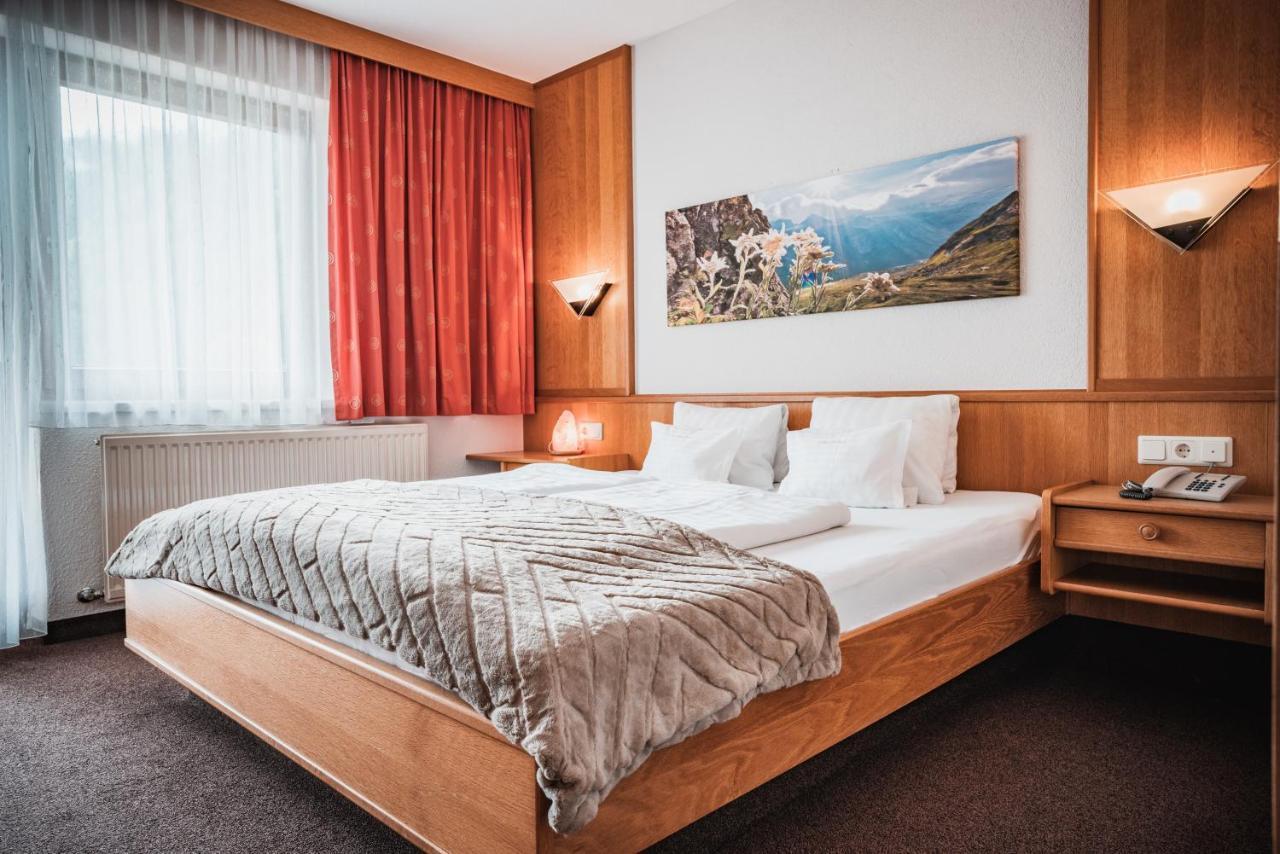 Hotel Garni Romantika Sankt Leonhard im Pitztal Exterior photo