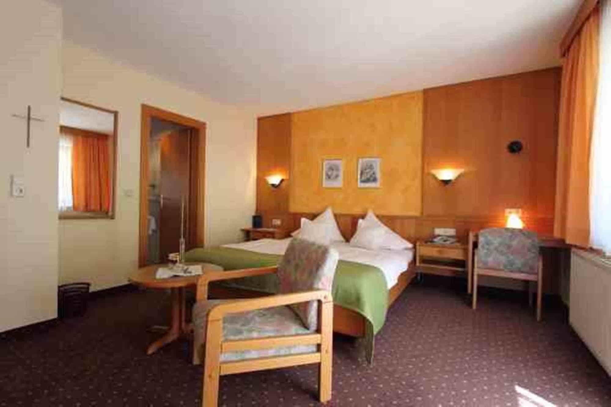 Hotel Garni Romantika Sankt Leonhard im Pitztal Exterior photo