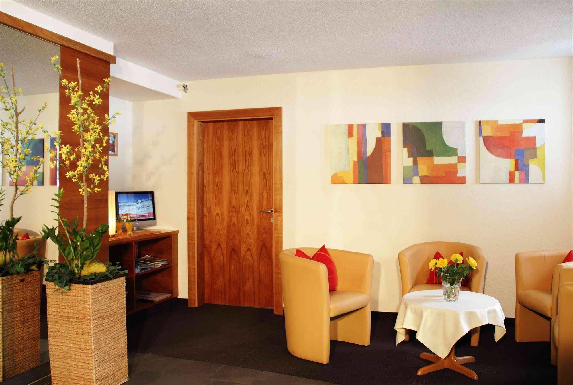 Hotel Garni Romantika Sankt Leonhard im Pitztal Exterior photo
