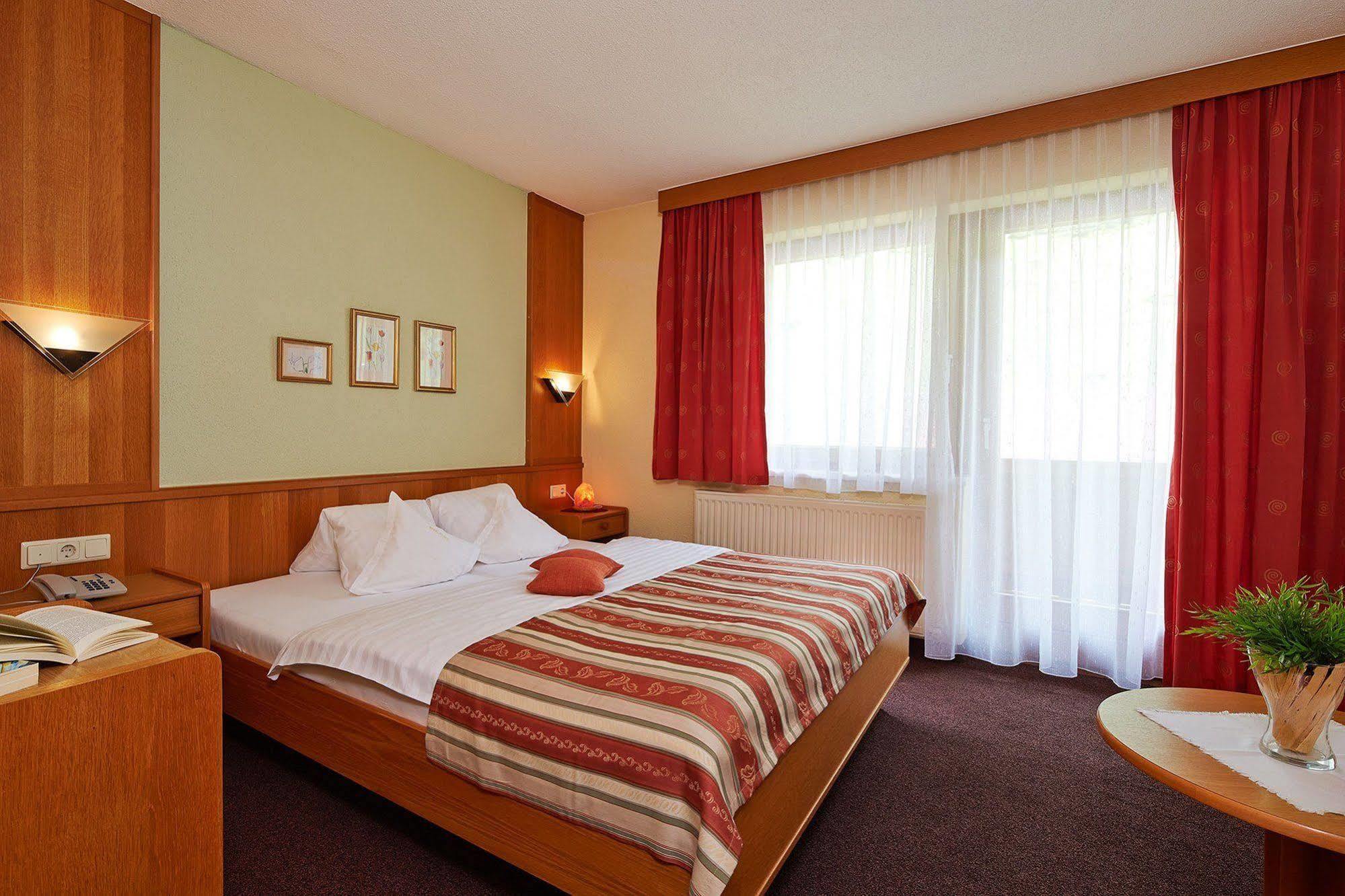 Hotel Garni Romantika Sankt Leonhard im Pitztal Exterior photo